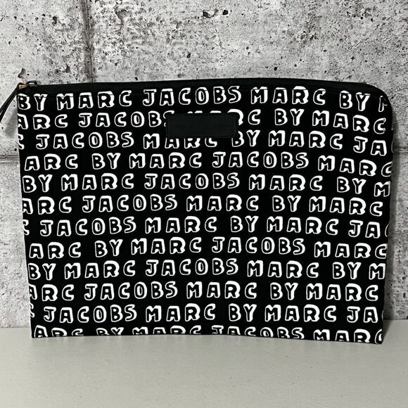 𝅺marc by Marc Jacobs Monogram Laptop Case - Picture 1 of 11